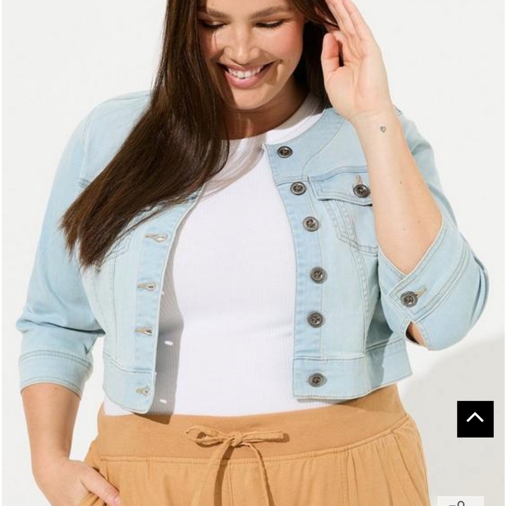 NWT torrid size 4 Denim Cropped Collarless Jacket